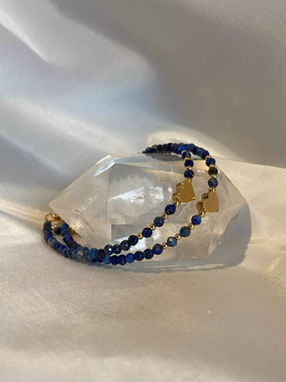 Lapis Lazuli Krystallarmbånd med Gullhjerte
